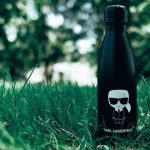 d&eacute;couvrez l'incroyable parcours de karl lagerfeld, l'ic&ocirc;ne de la mode qui a r&eacute;volutionn&eacute; l'industrie avec son style unique et sa vision audacieuse. explorez les moments cl&eacute;s de sa vie et son h&eacute;ritage intemporel.