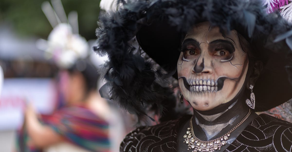 d&eacute;couvrez des id&eacute;es de maquillage d'halloween cr&eacute;atives et effrayantes pour transformer votre look en un v&eacute;ritable chef-d'&oelig;uvre. que vous cherchiez des inspirations simples ou des r&eacute;alisations &eacute;labor&eacute;es, trouvez ici tout ce qu'il vous faut pour impressionner lors de votre prochaine f&ecirc;te d'halloween.