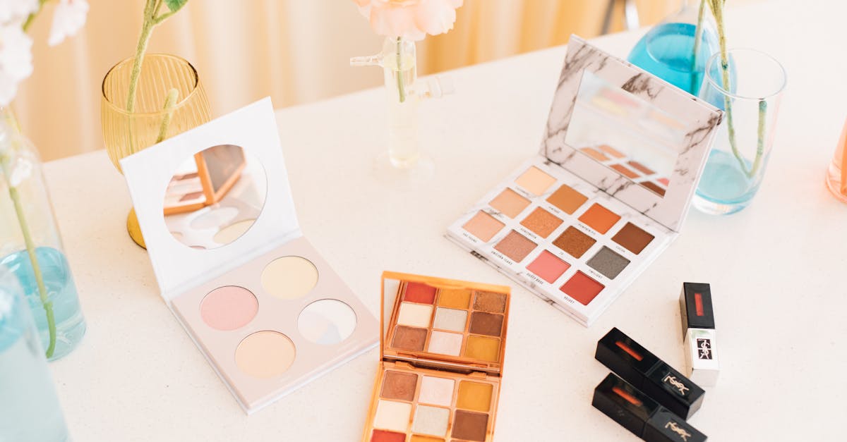 d&eacute;couvrez notre gamme de rouges &agrave; l&egrave;vres, des teintes audacieuses aux nuances naturelles. offrez &agrave; vos l&egrave;vres la couleur et l&rsquo;hydratation qu&rsquo;elles m&eacute;ritent avec des formules longue tenue et confortables. trouvez votre teinte id&eacute;ale et exprimez votre personnalit&eacute; avec &eacute;l&eacute;gance.