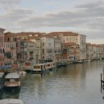 d&eacute;couvrez le charme unique des palazzos, des b&acirc;timents historiques au style architectural raffin&eacute;, symboles de l'&eacute;l&eacute;gance italienne. explorez leur riche histoire, leurs d&eacute;tails artistiques et l'atmosph&egrave;re magique qu'ils offrent, id&eacute;ale pour vos escapades culturelles.