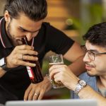 d&eacute;couvrez l'univers fascinant de la bi&egrave;re : ses vari&eacute;t&eacute;s, son histoire et ses saveurs. apprenez &agrave; appr&eacute;cier les diff&eacute;rentes cat&eacute;gories de bi&egrave;res, des ales aux lagers, et explorez les meilleures associations mets et bi&egrave;res pour des moments de convivialit&eacute; inoubliables.