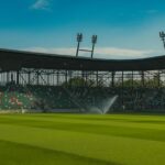 Allemagne - Grèce : où voir le match de la Ligue des nations? Panoramic view of an empty football stadium in Sosnowiec, Poland, under a clear blue sky.