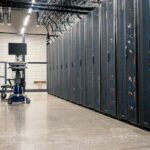 Microsoft dans le Golfe : cloud, puces et souveraineté Steel framework cabinets housing servers networking devices and cables in contemporary equipped data center